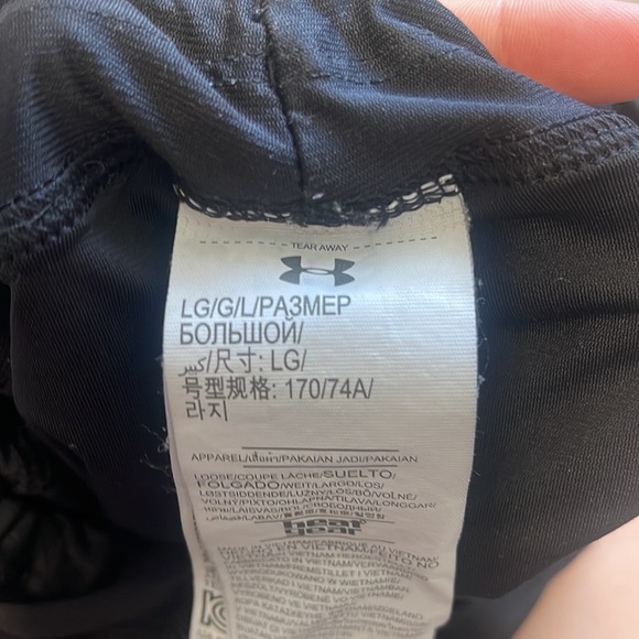 Black under armour shorts - Picture 3 of 3